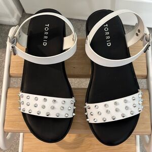 Wide Width Studded Heel